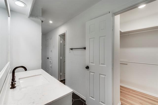 Building Photo - 3403 Sheffield Dr