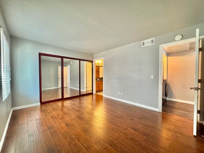 Building Photo - 9325 W Desert Inn Rd