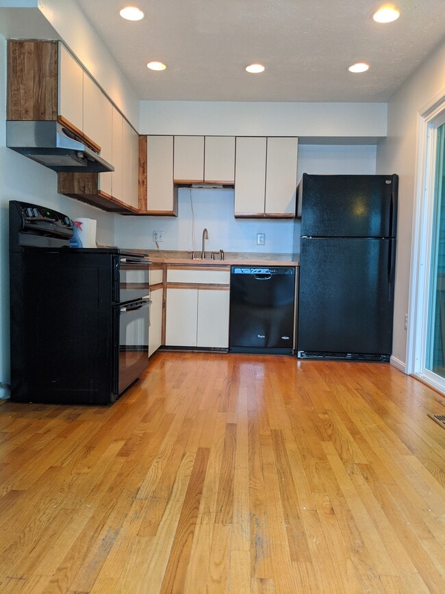 Building Photo - 13533 Ambassador Dr