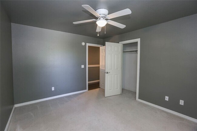 Building Photo - 5300 S 44th Pl