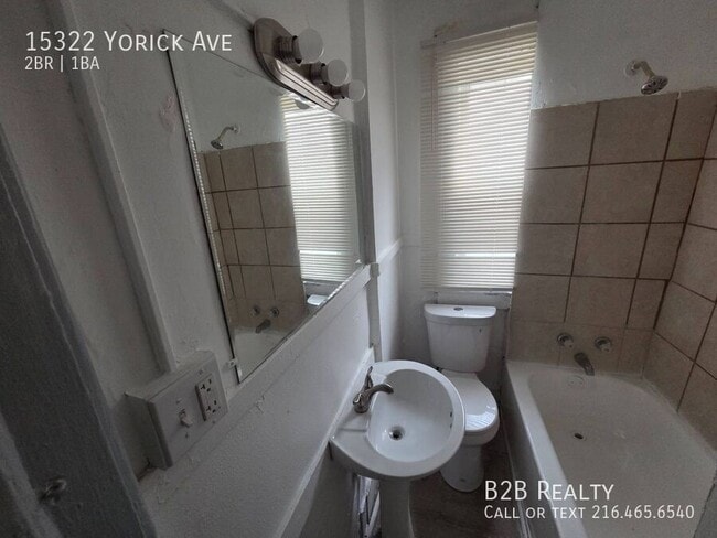 Building Photo - 15322 Yorick Ave