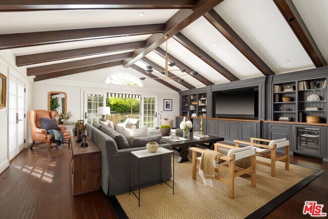 Building Photo - 2760 Sycamore Canyon Rd