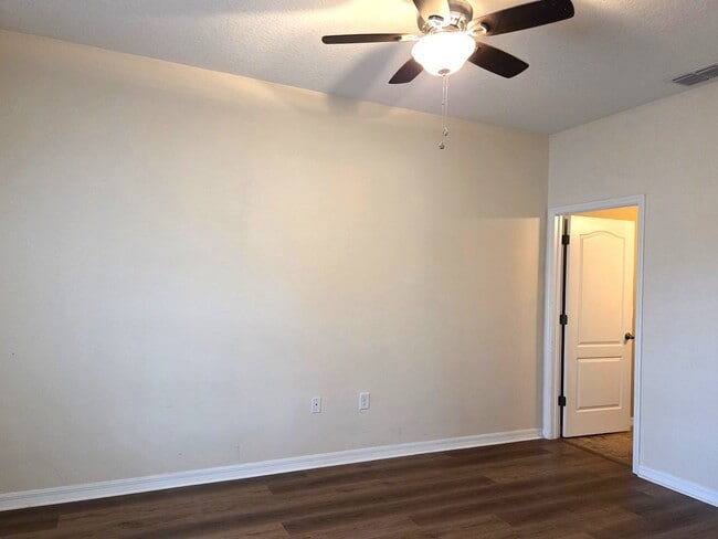 Building Photo - Adjacent to Waterfront Park