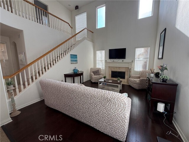 Building Photo - 3 Hollinwood