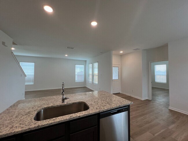 Building Photo - Beautiful 4/2.5 home in Hannah Heights