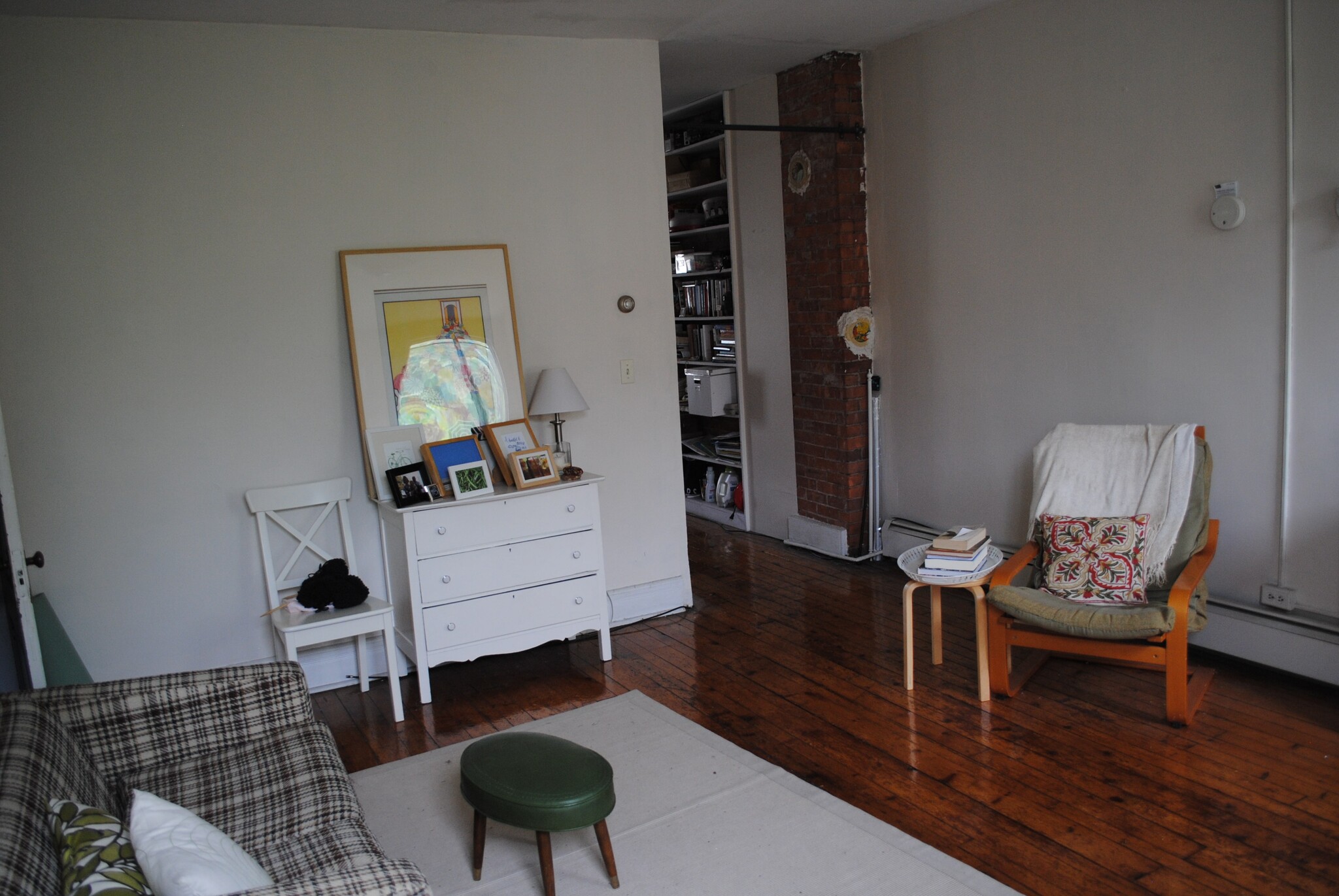 Living room back looking at the hall to the kitchen - 204 Wooster St