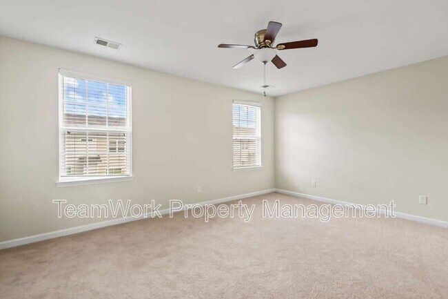 Building Photo - 143 Kirkland St
