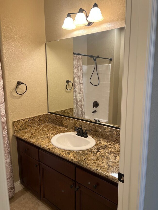 Building Photo - Beautiful Family Home