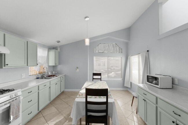 Building Photo - 47800 Madison St