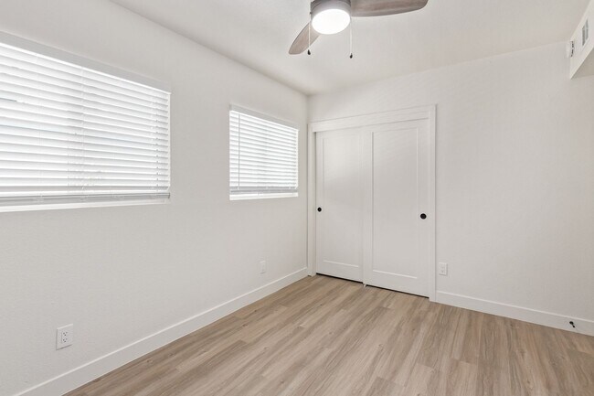 Building Photo - 103 W Broadway Rd