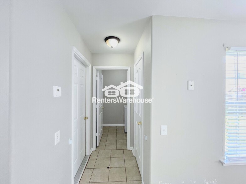 Building Photo - 617 Lord Nelson Ct