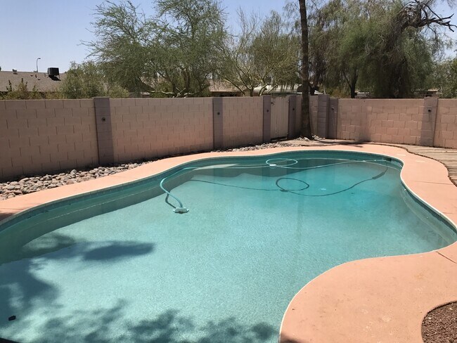 Building Photo - Tempe 3 Bed, 2 Bath - Pool and Single Story