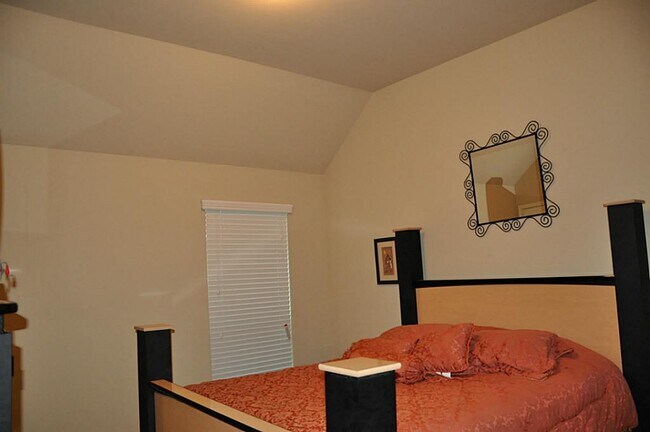 Building Photo - 13119 Sweetgum Shores Dr