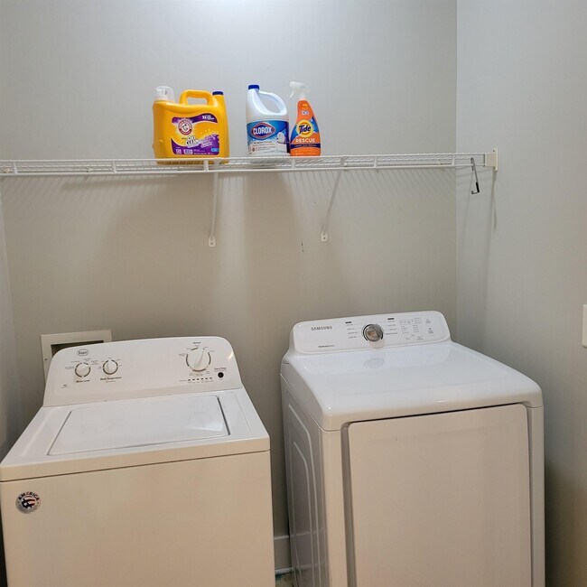 Building Photo - 1111 Surrey Ln