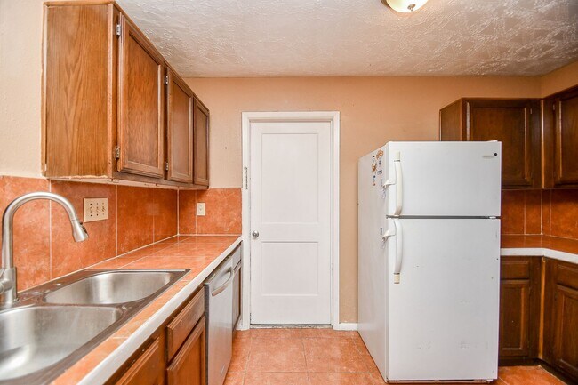 Building Photo - Nice duplex is back on the market