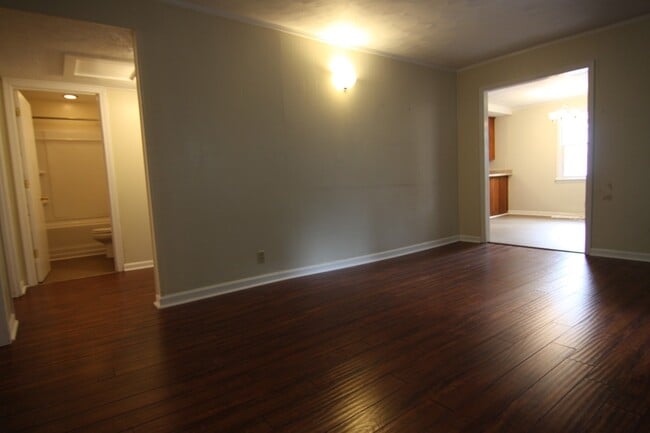 Building Photo - 3 Bedroom Home For Rent Near Downtown Clar...