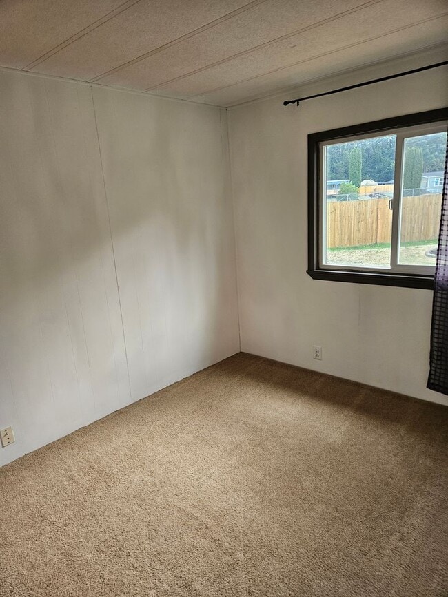 Building Photo - 2Bd/2Ba Maple Valley Home