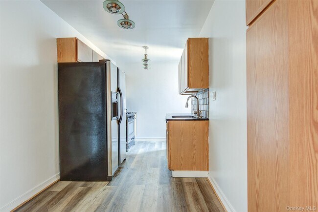 Building Photo - 87-10 34th Ave