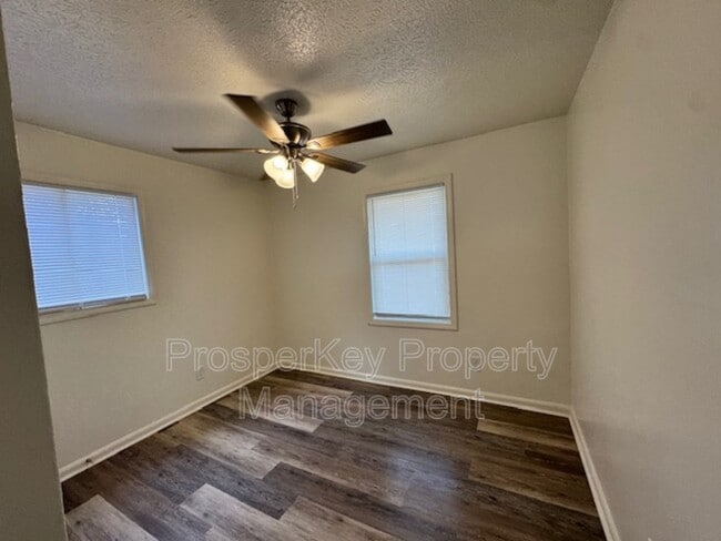 Building Photo - 4846 Maplewood Dr