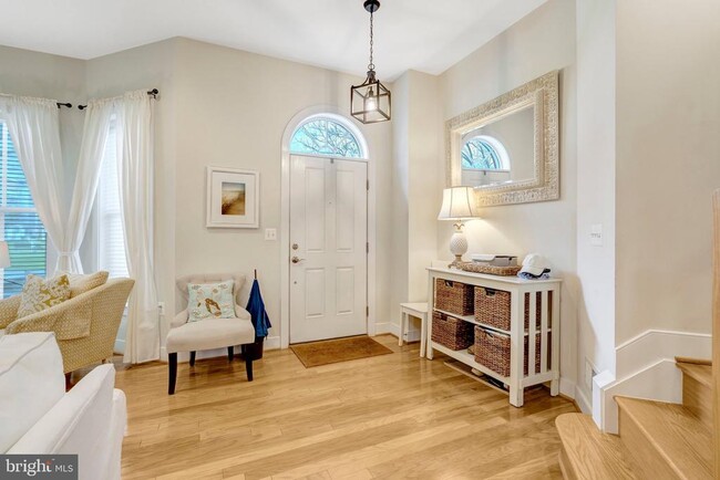 Building Photo - 711 McKenzie Ave