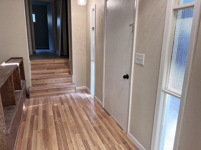 Building Photo - 105 Thistledown Trail