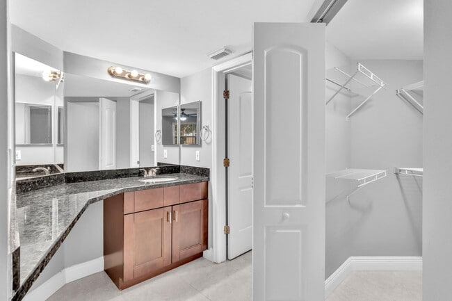 Building Photo - 2881 N Oakland Forest Dr