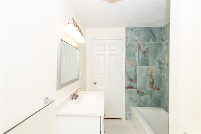 Building Photo - 18 Union St