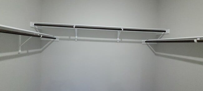 Building Photo - Gorgeous 3/2.5 on cul-de-sac in Cibolo with primary bedroom downstairs.