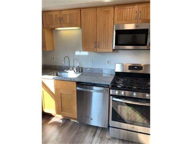 Building Photo - 522 View St