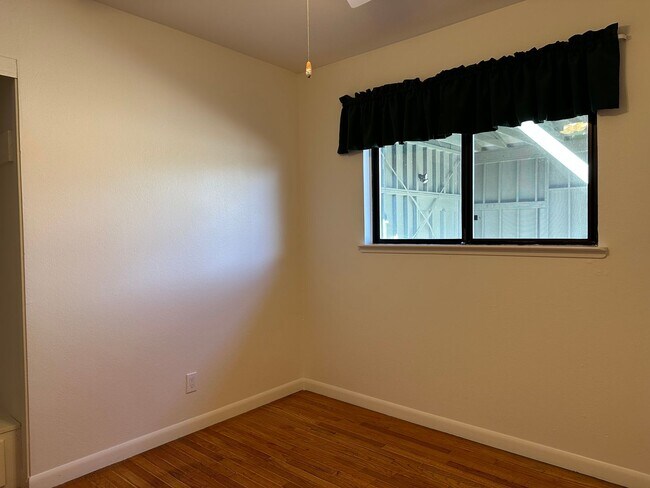 Building Photo - New listing! Beautifully maintained home in convenient location