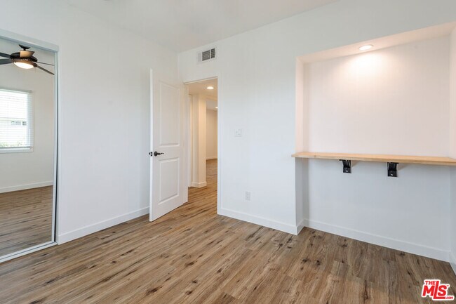 Building Photo - 1812 W Glenoaks Blvd