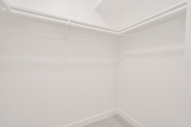 Building Photo - 5460 White Oak Ave