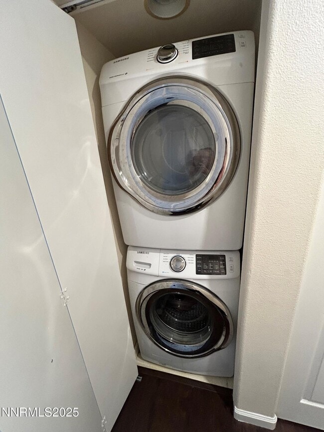 Building Photo - 655 E Riverview Cir