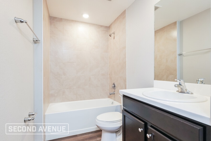 Building Photo - 1013 NE 2nd Ave