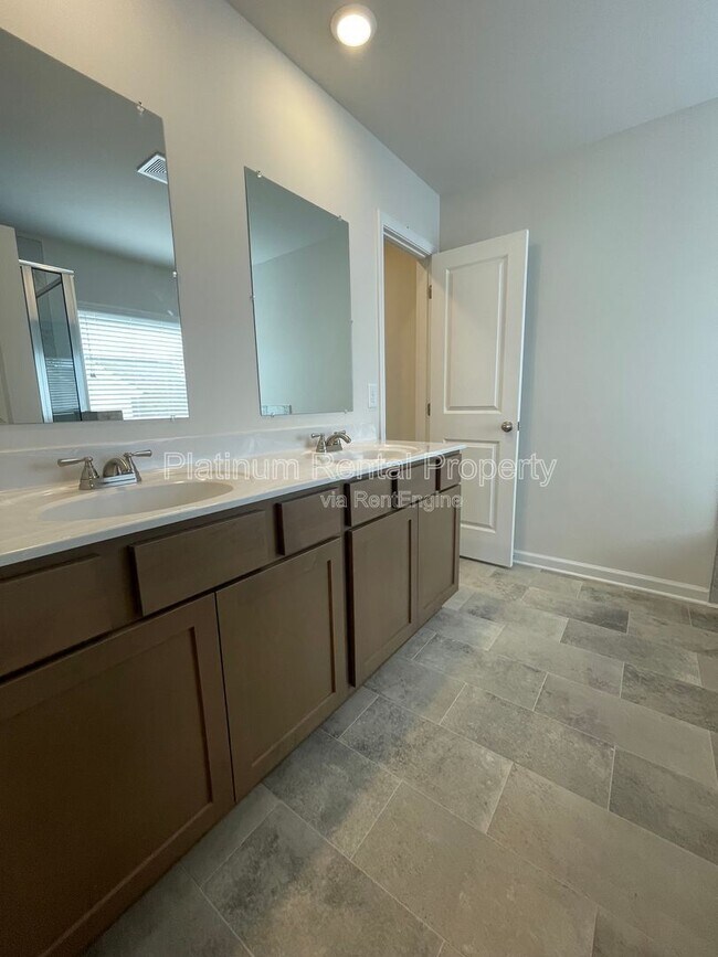 Building Photo - 74 Hampton Rdge Wy