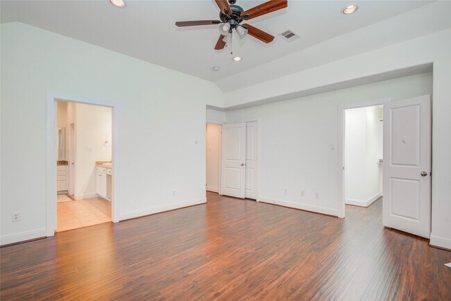 Building Photo - 2414 Charleston St