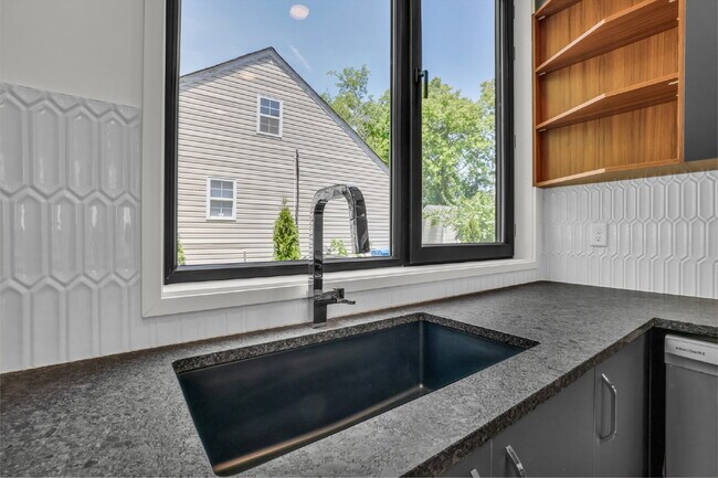 Building Photo - Brand-New Townhome Just Minutes from Downt...