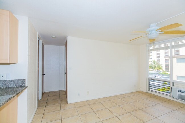 Building Photo - Bishop Manor Unit 22