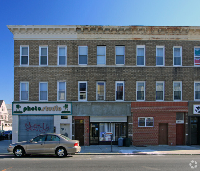 Building Photo - 1703 Bath Ave