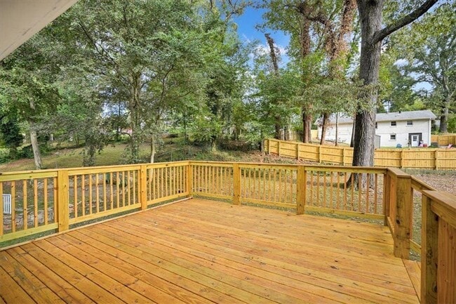 Building Photo - 2271 Cresta Dr