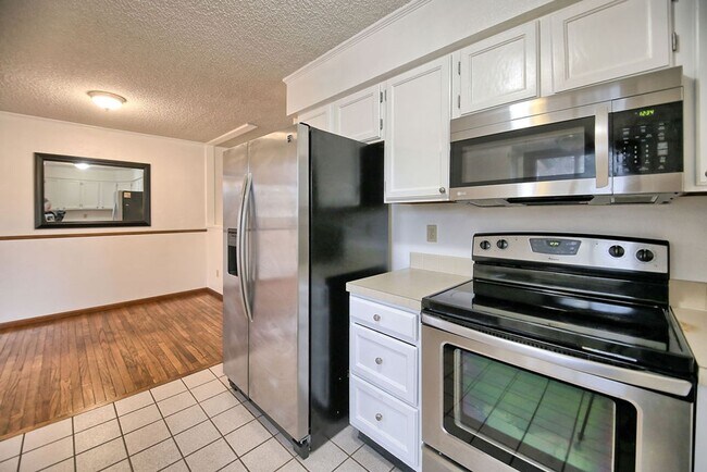 Building Photo - 4-Bedroom Home Near CSU | Fenced Yard & 2-Car Garage