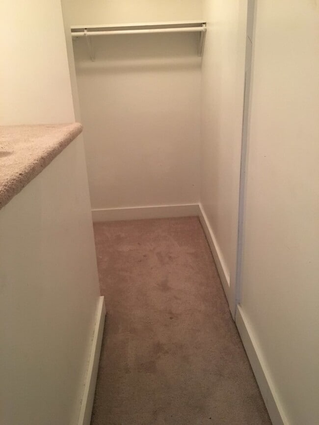 Building Photo - $1350.00 3 Bedroom 2 Bathroom