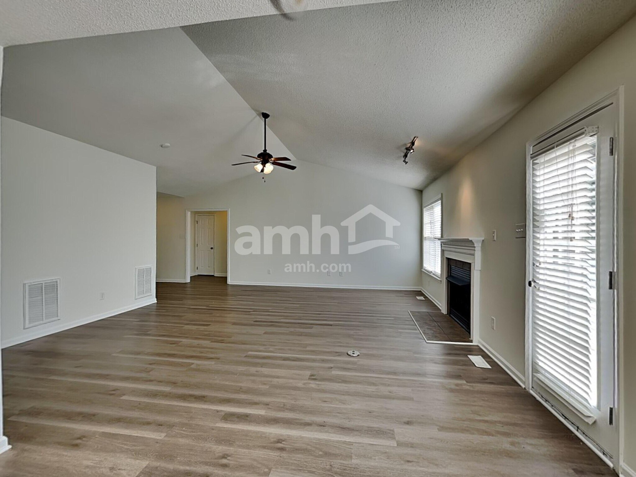 Building Photo - 135 Kentucky Derby Dr