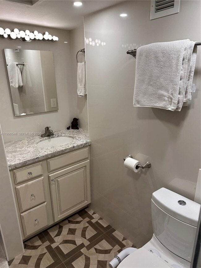 Building Photo - 6039 Collins Ave