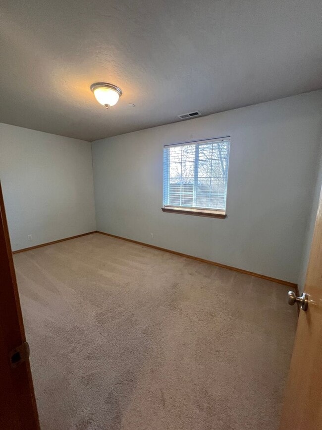 Building Photo - 3-Bedroom 2-Bathroom house in North Eugene