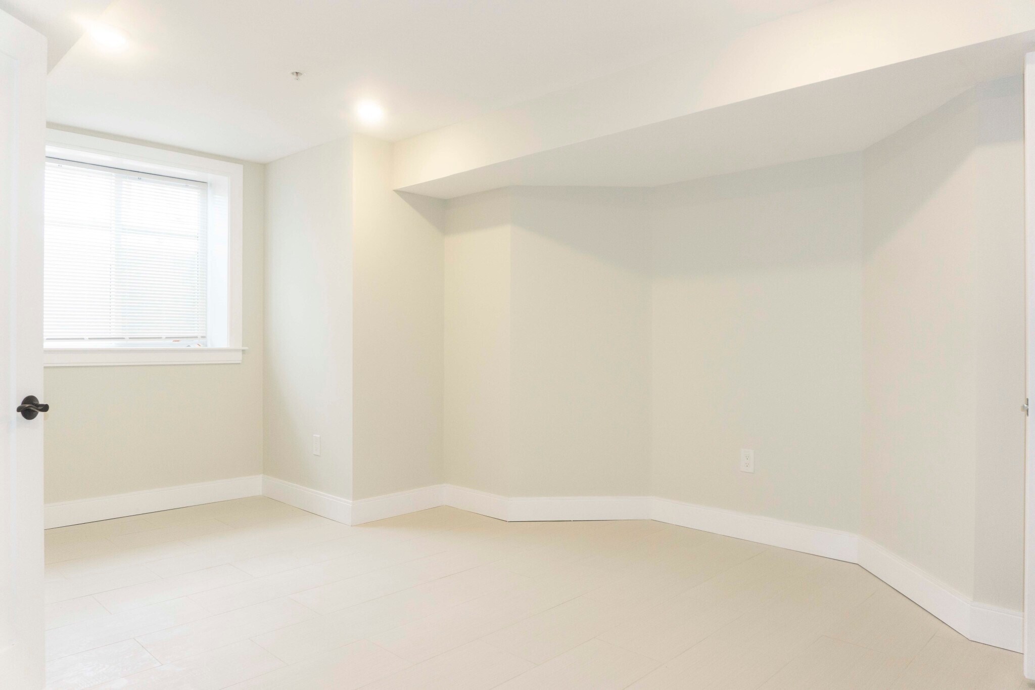 Building Photo - 56 Athol St
