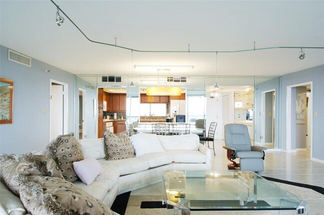 Building Photo - 2480 Presidential Way