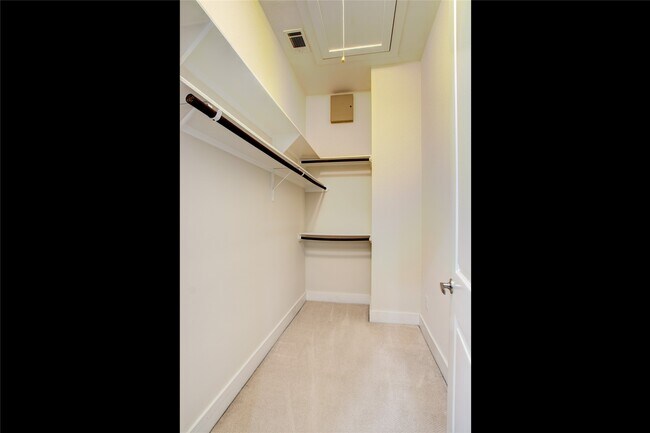 Building Photo - 48 N Hutcheson St
