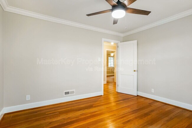 Building Photo - 3401 White Oak Rd