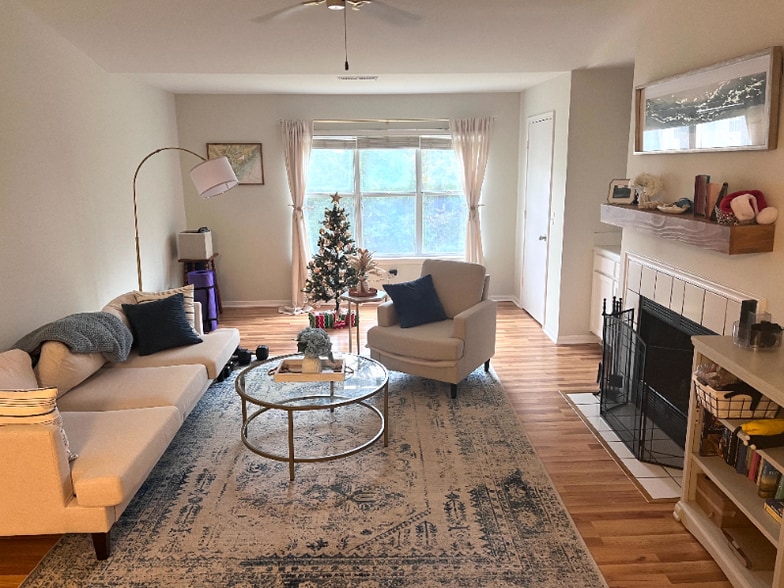 Building Photo - 2011 N Hwy 17